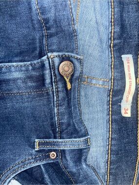 Levi's Women's Straight Jeans in Dark Blue with Contrast Stitching